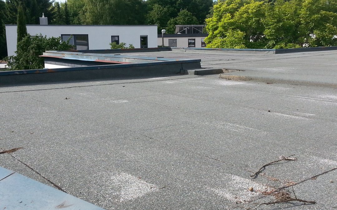 why are flat roofs common on commercial buildings