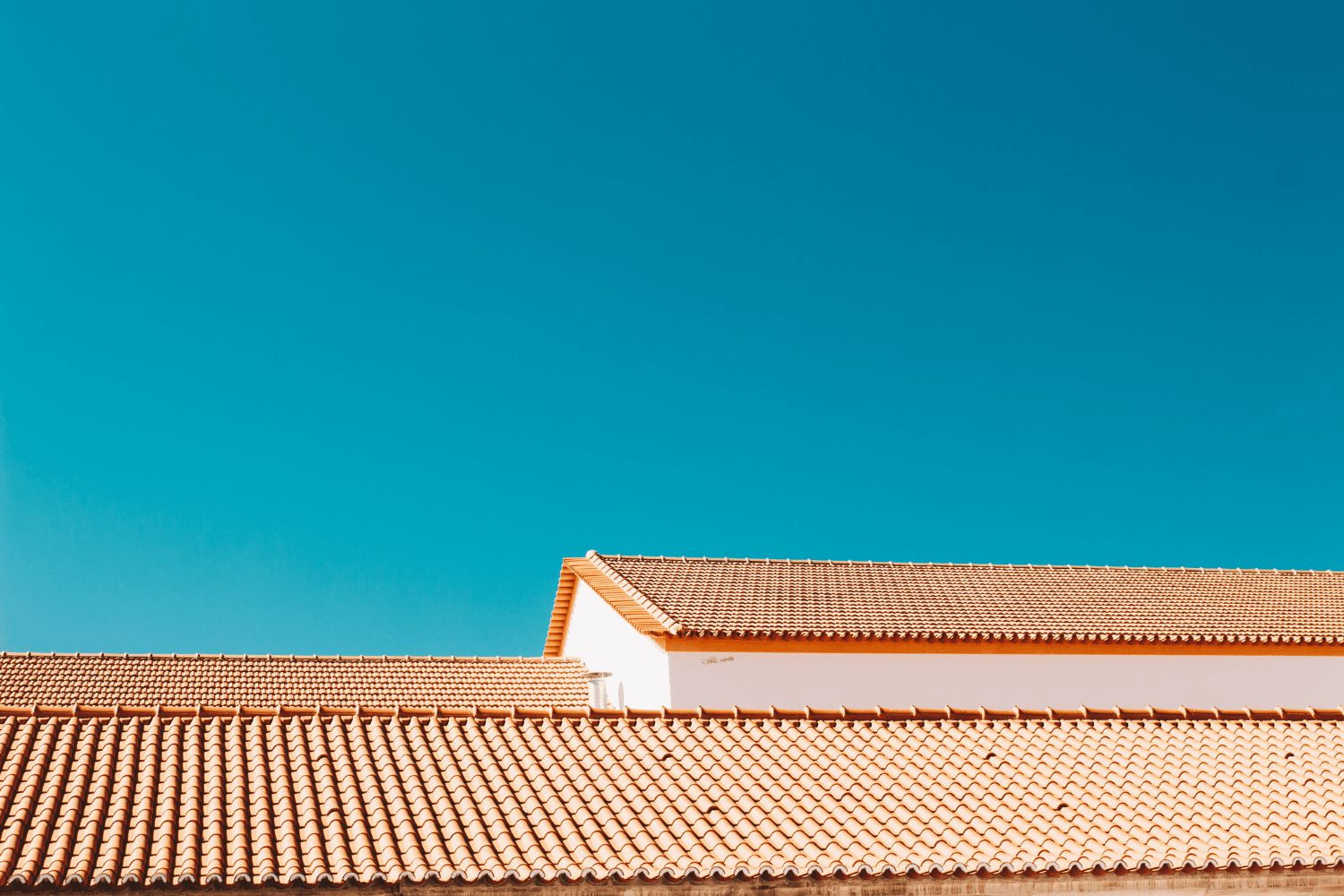 A well maintained roof showcasing effective maintenance practices.