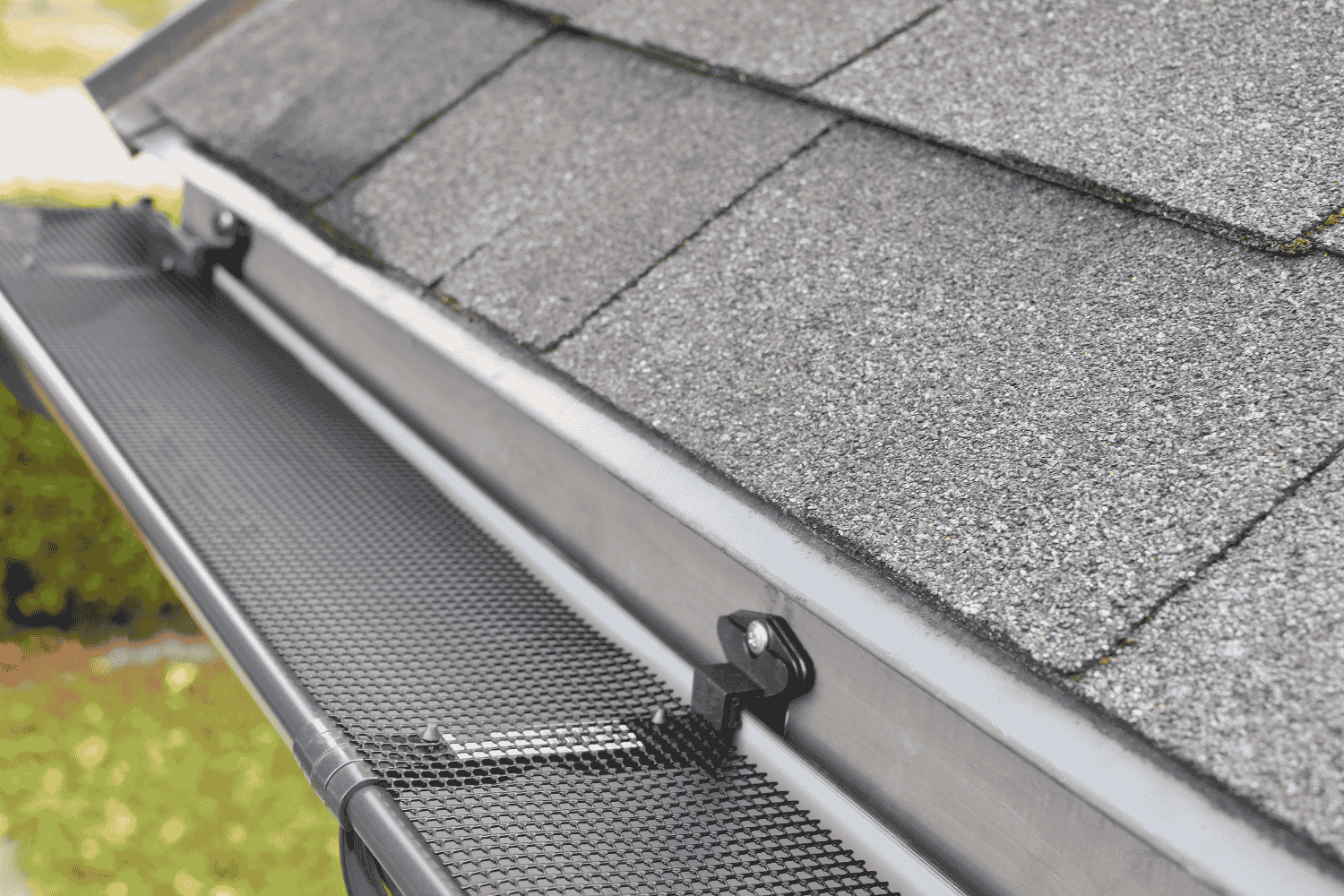 An overview of rain gutter replacement costs.